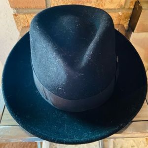 Scala 100% wool classic black hat